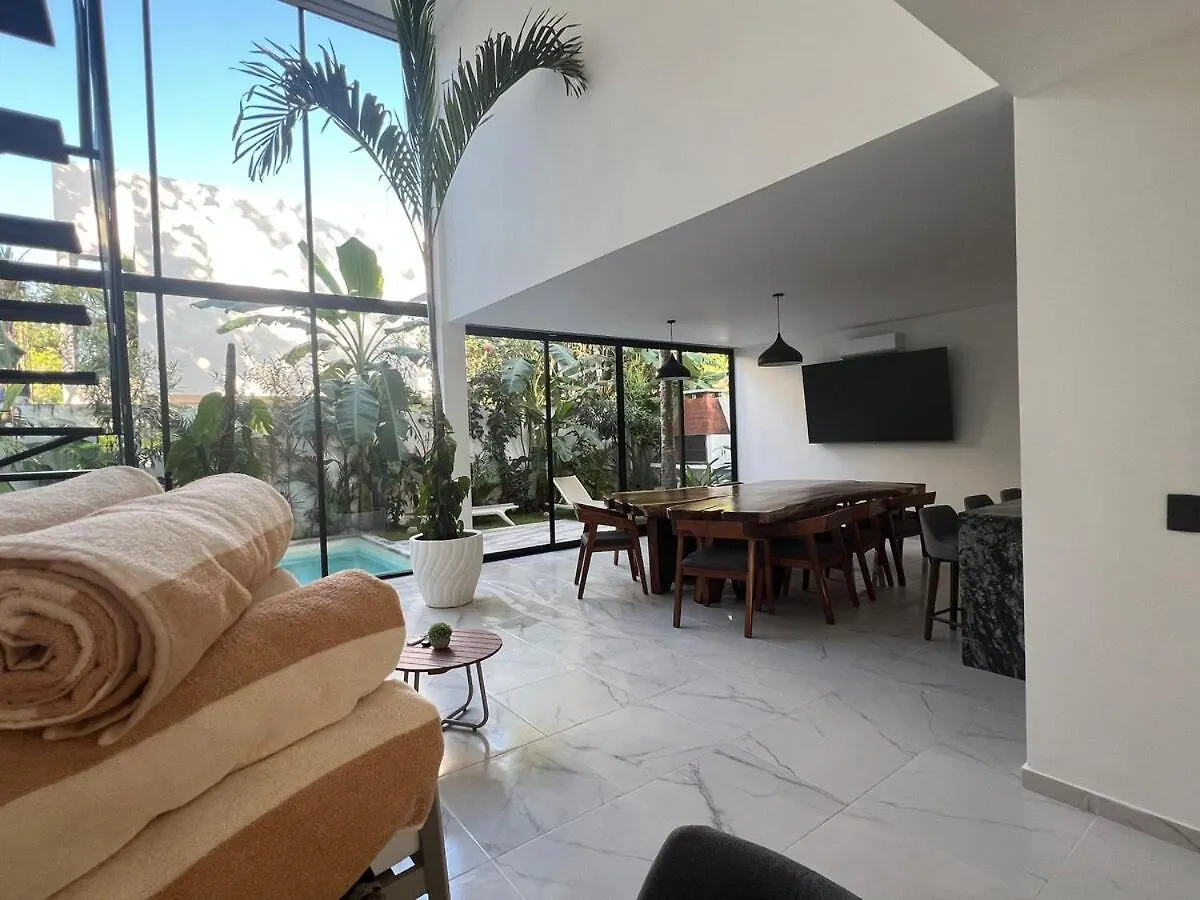 Luxury Vacation Villa Near The Caribbean Ocean location